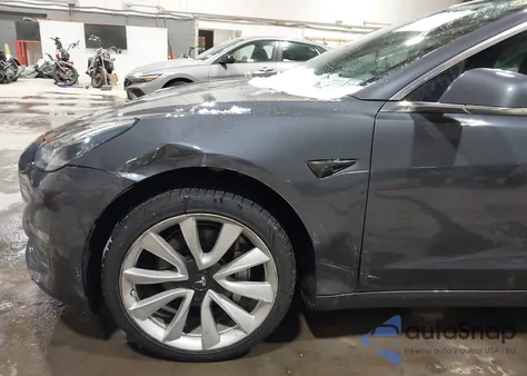 2018 Tesla Model 3 Long Range/Mid Range z USA, uszkodzony, nr VIN 5YJ3E1EA2JF154816